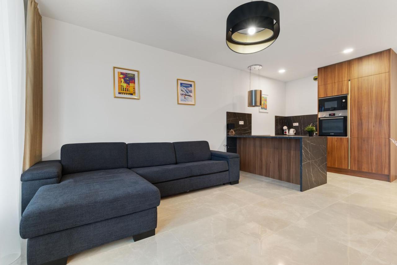 Ferienwohnung Lam Jegeho Alej - Jacuzzi - Free Parking Pressburg Exterior foto